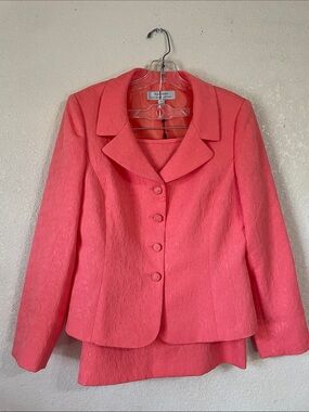 (New with Tags) TAHARI Arthur S. Levine Coral Pink Two Piece Women's Suit